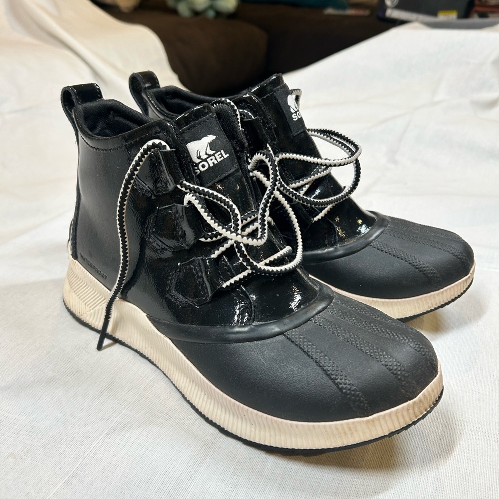 Sorel Black and Cream Winter Boots